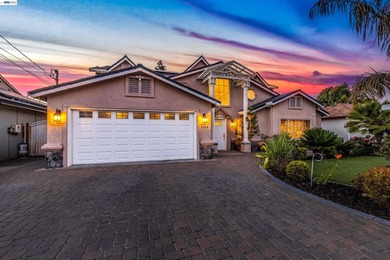 A rare opportunity in Parkmont awaits! A Mediterranean Oasis - photo 2