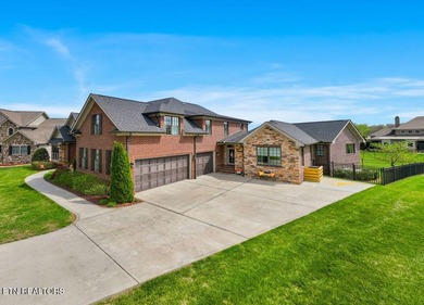 MULTI-GENERATIONAL LIVING AT ITS FINEST! Looking for custom home - photo 4