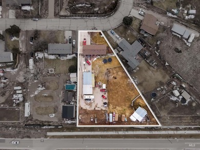 Bring your investors! Great location for so many things,. This - photo 1