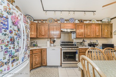 Beautiful extra-large single-family semi that offers the space - photo 11