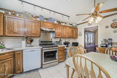 Beautiful extra-large single-family semi that offers the space - photo 12