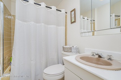Beautiful extra-large single-family semi that offers the space - photo 23