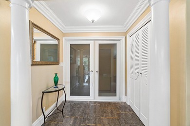 Exceptional Condo with Breathtaking Golf Course Views in Prime - photo 3