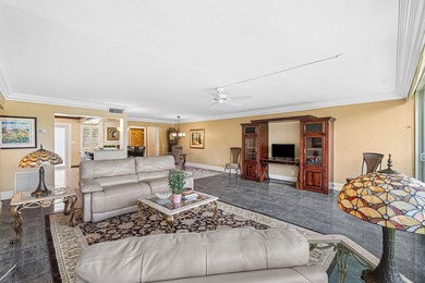 Exceptional Condo with Breathtaking Golf Course Views in Prime - photo 8