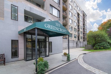 (private lake, pond, coastal) Condo For Sale in New Rochelle New York