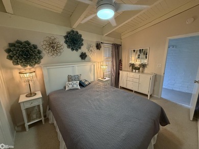 Nicely updated 1 bedroom + loft with LAKE ACCESS! Remodeled - photo 4