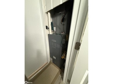 Nicely updated 1 bedroom + loft with LAKE ACCESS! Remodeled - photo 7