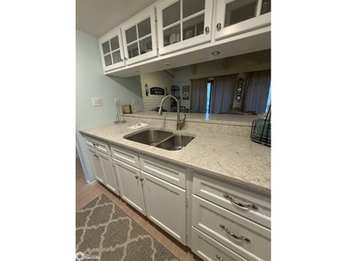 Nicely updated 1 bedroom + loft with LAKE ACCESS! Remodeled - photo 10