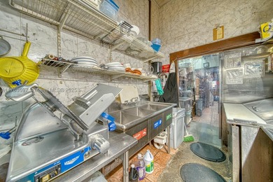 Consisting of about 1,500 Sq Ft, the space features A Full Bar - photo 11