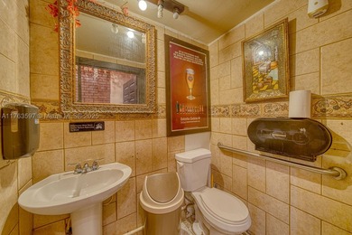 Consisting of about 1,500 Sq Ft, the space features A Full Bar - photo 15