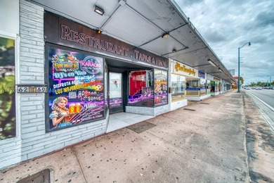 Consisting of about 1,500 Sq Ft, the space features A Full Bar - photo 18