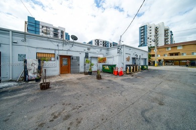 Consisting of about 1,500 Sq Ft, the space features A Full Bar - photo 21