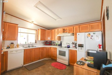 Nestled along the scenic Oregon Coast, this charming 2-bedroom - photo 10