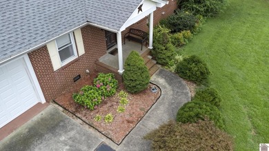 Enjoy the best of country living just minutes from town! This - photo 2