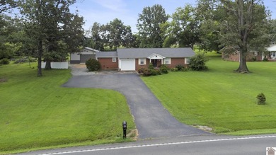 Enjoy the best of country living just minutes from town! This - photo 4