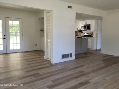 Newly Remodeled home, Updated kitchen, bathrooms, floors and - photo 3