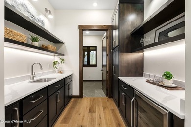 Welcome to 11 Alpenrose Ln, nestled among the green fairways of - photo 17