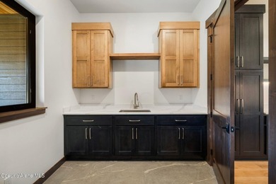 Welcome to 11 Alpenrose Ln, nestled among the green fairways of - photo 18