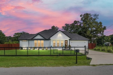 Lake Home For Sale in Tool, Texas