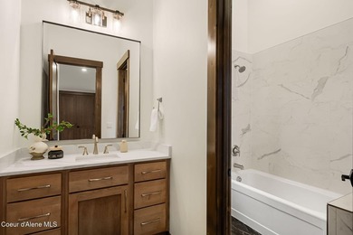 Welcome to 11 Alpenrose Ln, nestled among the green fairways of - photo 24