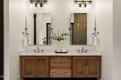 Welcome to 11 Alpenrose Ln, nestled among the green fairways of - photo 31