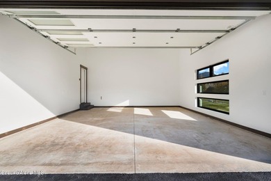 Welcome to 11 Alpenrose Ln, nestled among the green fairways of - photo 35