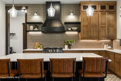 Welcome to 11 Alpenrose Ln, nestled among the green fairways of - photo 41