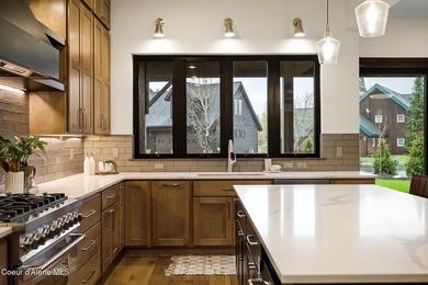 Welcome to 11 Alpenrose Ln, nestled among the green fairways of - photo 42