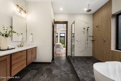 Welcome to 11 Alpenrose Ln, nestled among the green fairways of - photo 44