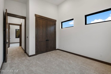 Welcome to 11 Alpenrose Ln, nestled among the green fairways of - photo 47