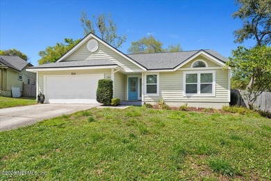 Tucked away at the end of a cul-de-sac, this River Point home - photo 4