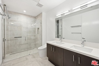 Penthouse Living Elevated. Discover a rare 1,930 sq. ft - photo 11
