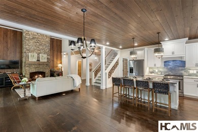 Thoughtfully built by renowned Ferncreek Builders, this - photo 13