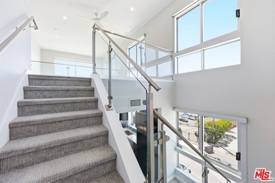 Penthouse Living Elevated. Discover a rare 1,930 sq. ft - photo 15