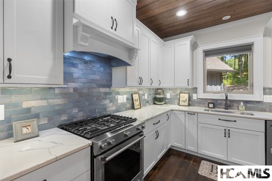 Thoughtfully built by renowned Ferncreek Builders, this - photo 22