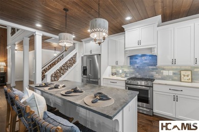 Thoughtfully built by renowned Ferncreek Builders, this - photo 23