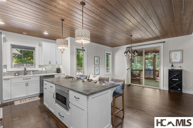 Thoughtfully built by renowned Ferncreek Builders, this - photo 24