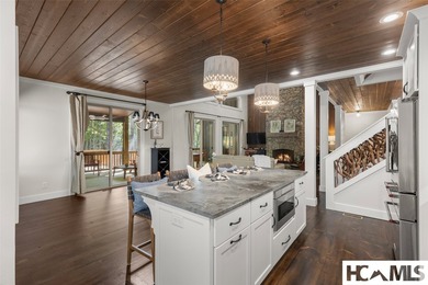 Thoughtfully built by renowned Ferncreek Builders, this - photo 25