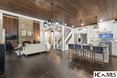 Thoughtfully built by renowned Ferncreek Builders, this - photo 27