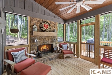 Thoughtfully built by renowned Ferncreek Builders, this - photo 28