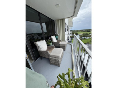 Welcome to this well-appointed 2/2 unit located in the Gemini in - photo 8