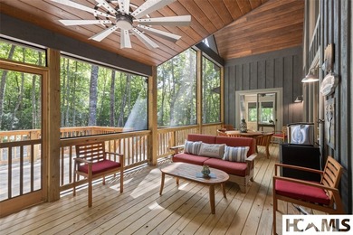Thoughtfully built by renowned Ferncreek Builders, this - photo 30