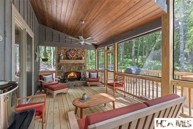 Thoughtfully built by renowned Ferncreek Builders, this - photo 31