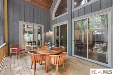 Thoughtfully built by renowned Ferncreek Builders, this - photo 32