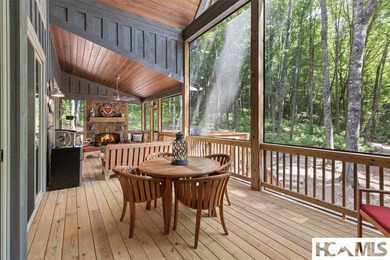 Thoughtfully built by renowned Ferncreek Builders, this - photo 34
