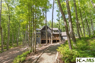 Thoughtfully built by renowned Ferncreek Builders, this - photo 41