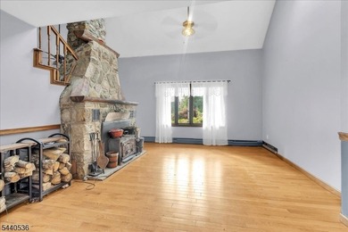 Welcome to this charming and well-maintained home offering 3 - photo 5