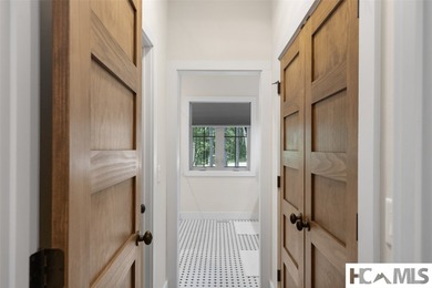 Thoughtfully built by renowned Ferncreek Builders, this - photo 49
