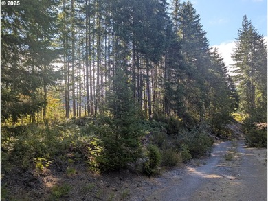 Discover your perfect forest vacation getaway! Nestled on 0.66 - photo 9