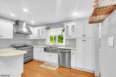 Welcome to this charming and well-maintained home offering 3 - photo 10